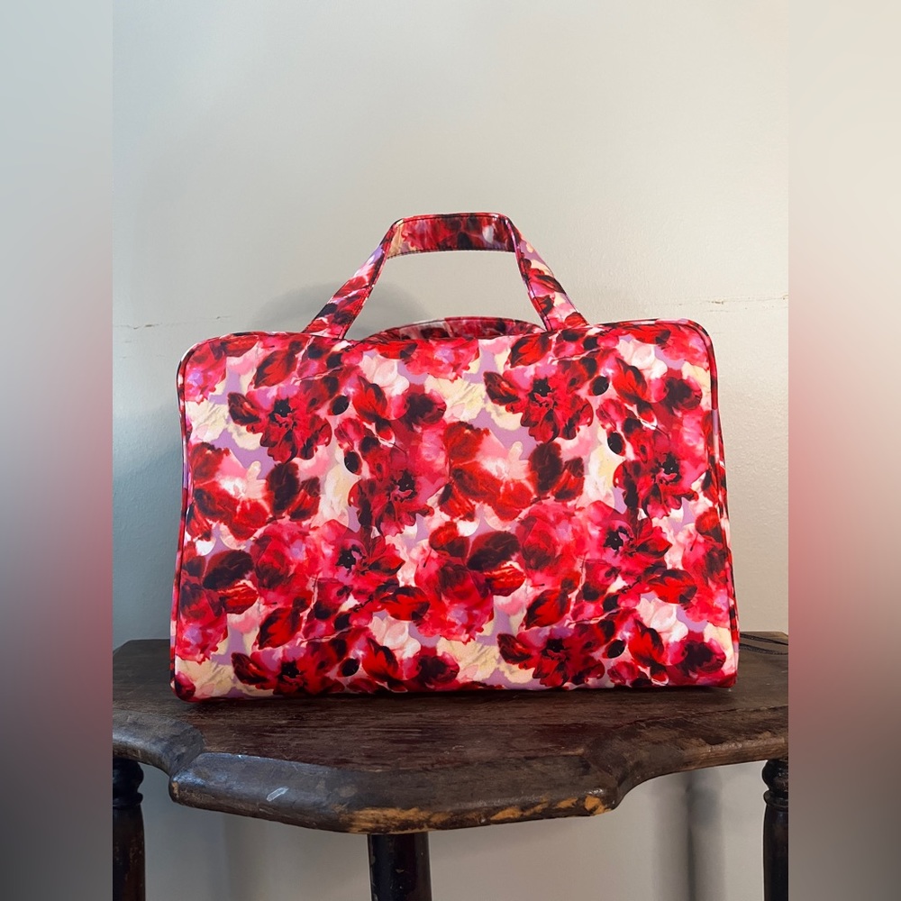 Nicole Miller cosmetic travel case- NWT- floral print